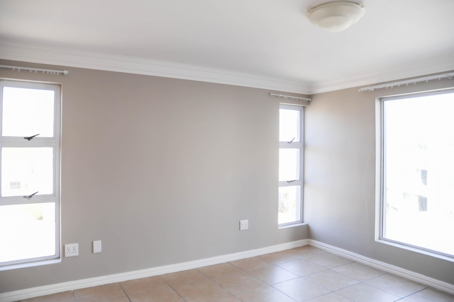 To Let 4 Bedroom Property for Rent in Calypso Beach Western Cape